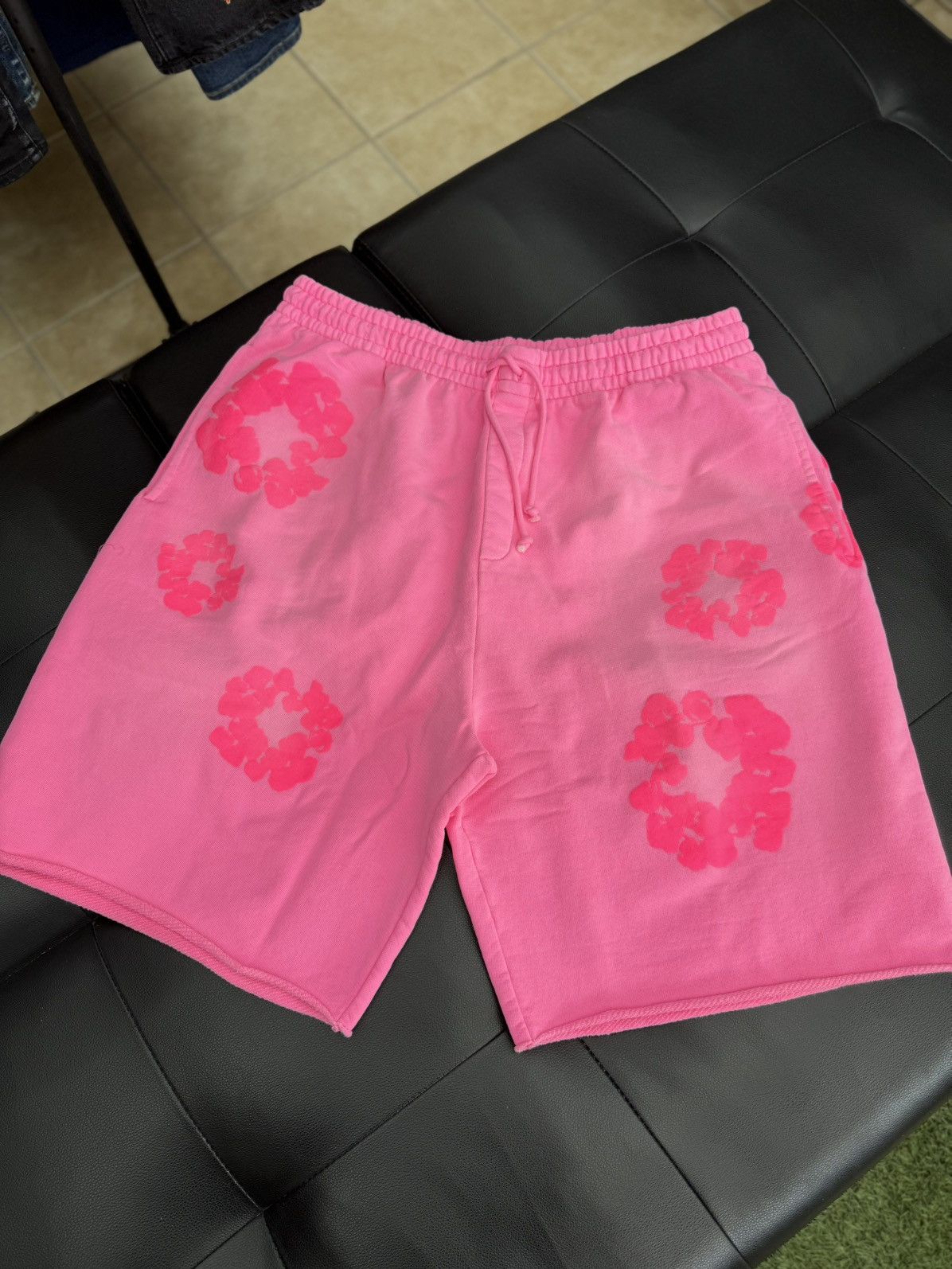 DENIM TEARS Denim Tears 2025 Cotton Wreath Shorts Pink Size XXL Size US 38 / EU 54 - 4 Thumbnail