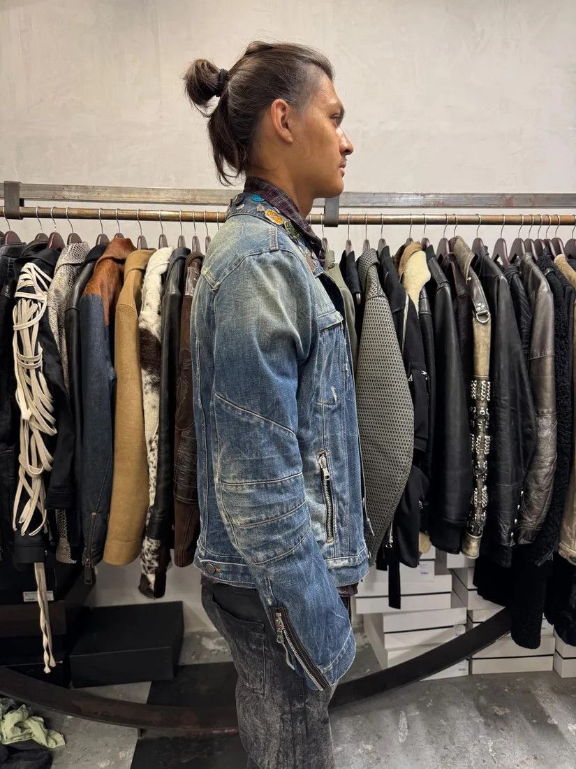 Designer × Pierre Balmain × Vintage SS2012 Pierre Balmain Winner Pins Faded Denim Jacket Size US M / EU 48-50 / 2 - 4 Thumbnail