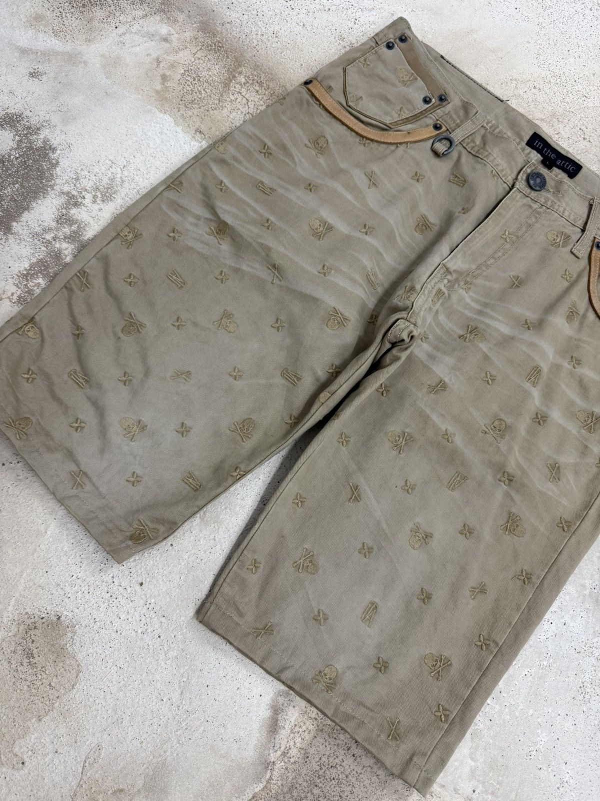In The Attic In The Attic Embroidery Skull Design Japanese Short Pants Size US 31 - 4 Thumbnail