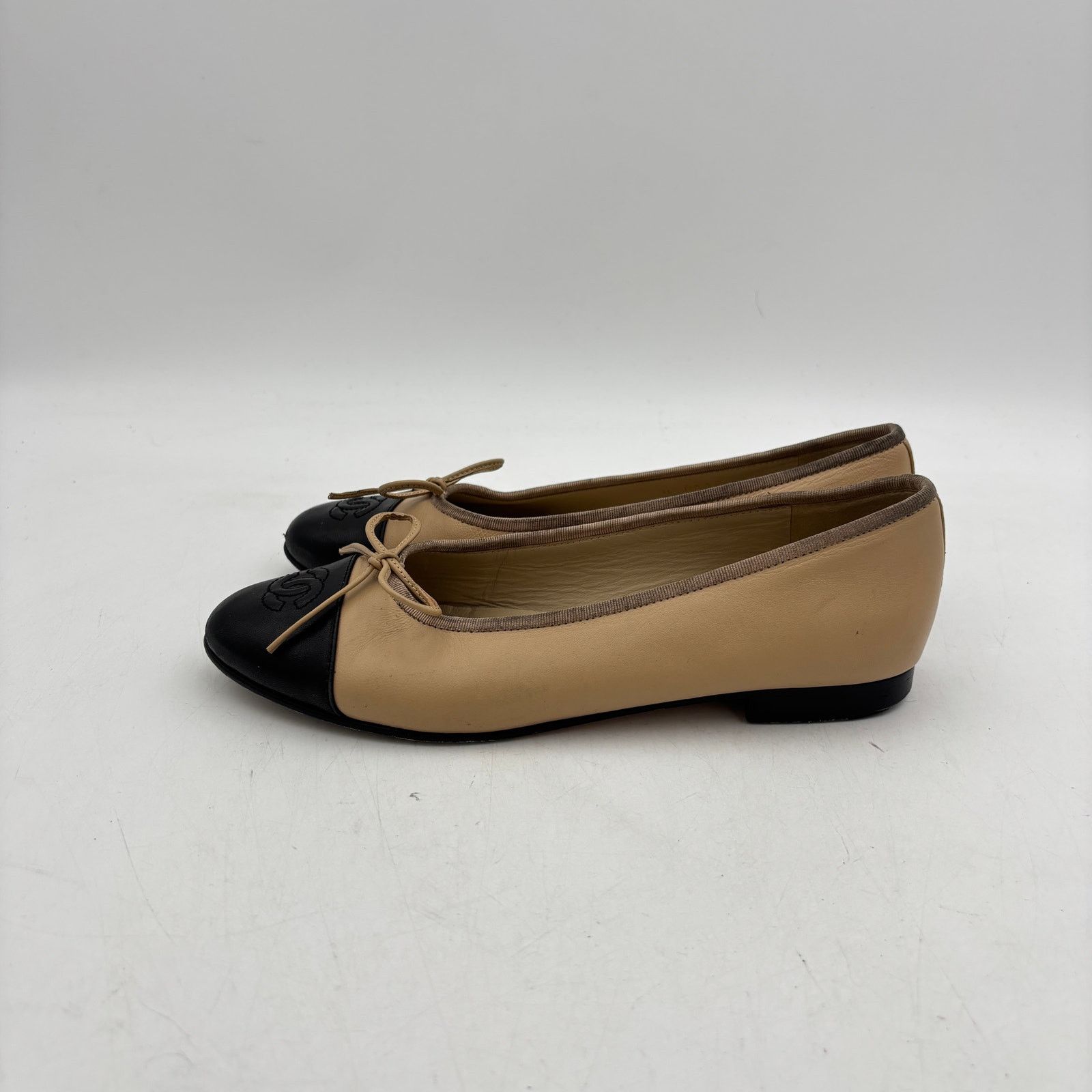 Chanel Chanel Leather CC Logo Cap Toe Boe Ballet Flats Women's 38C Size US 8 / IT 38 - 5 Thumbnail