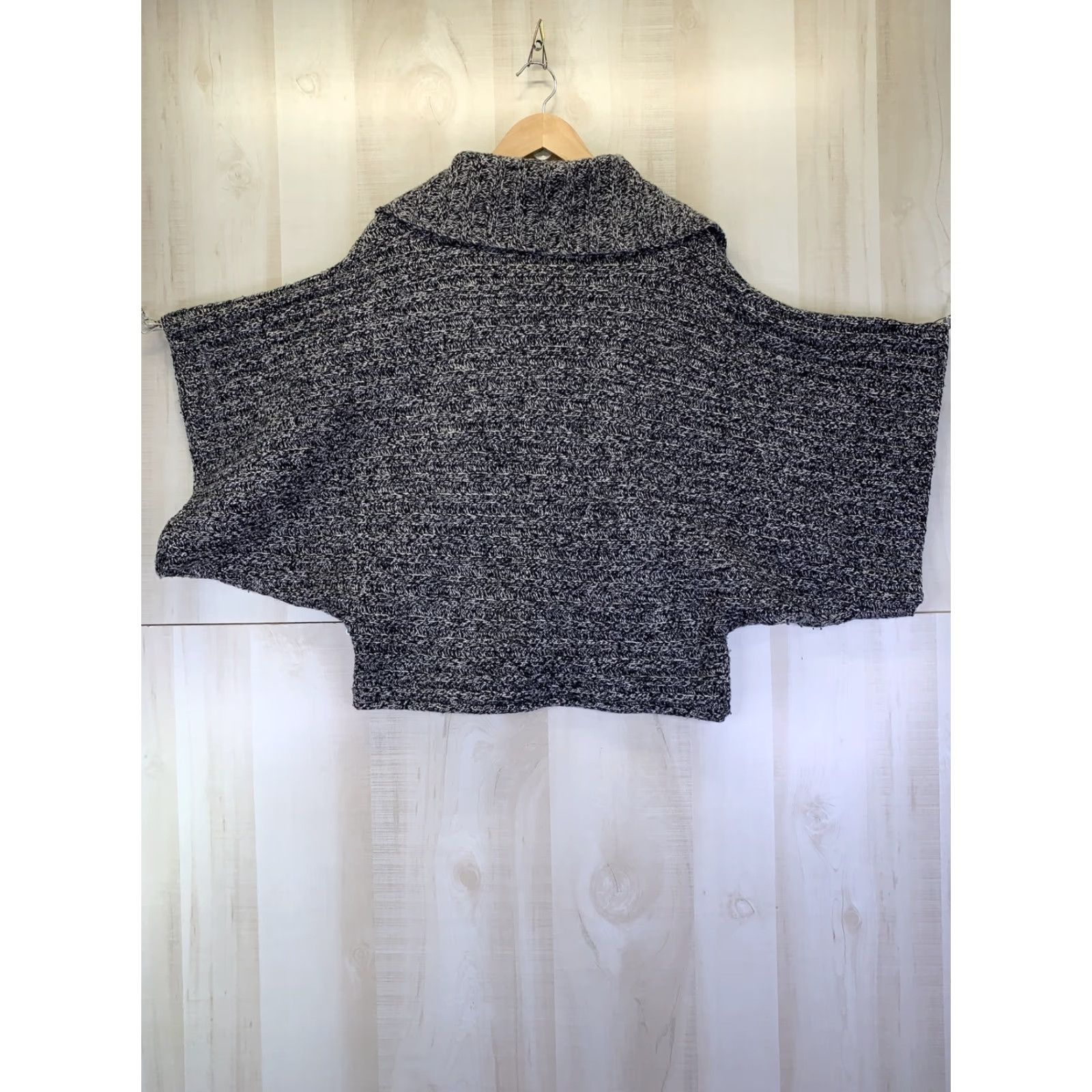 Calvin Klein Calvin Klein Lambswool Gray Knit Womens Poncho Wrap Sweater M- Regular SS Cape mix Size M / US 6-8 / IT 42-44 - 8 Thumbnail