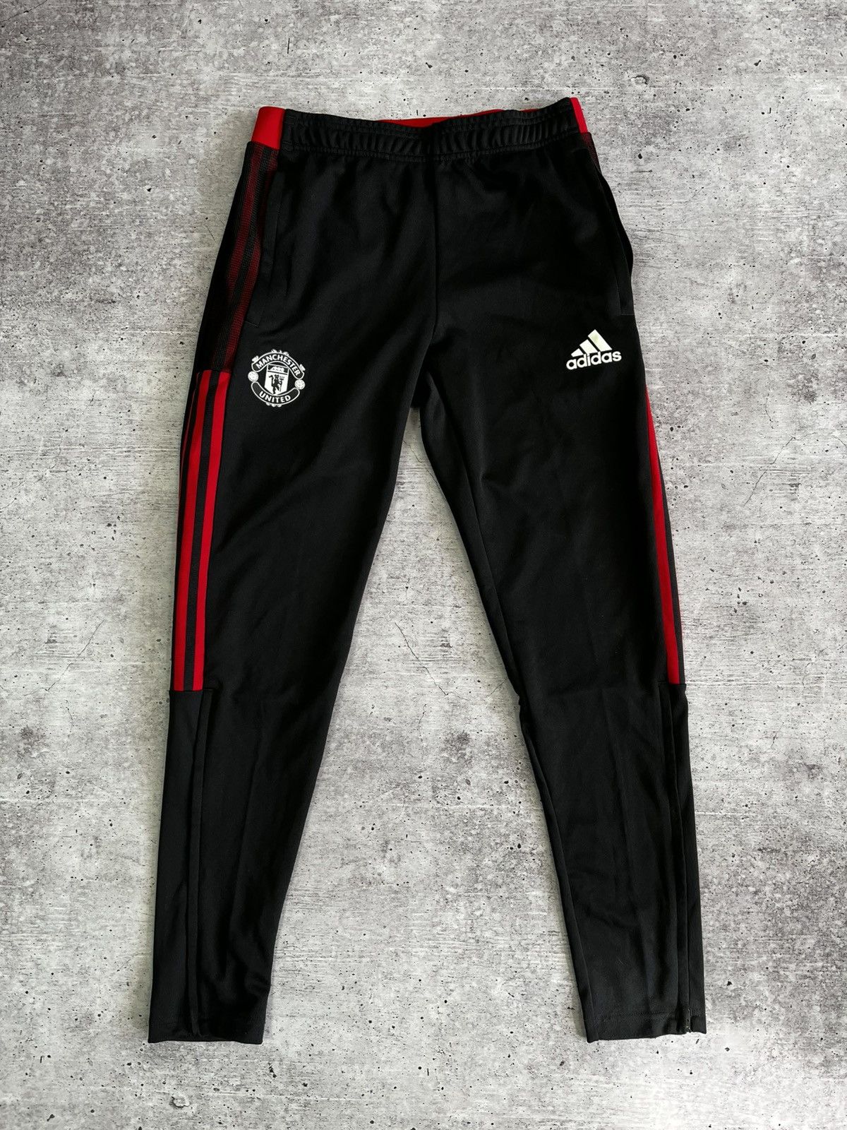 Adidas Adidas x Manchester United soccer pants size S Size US 30 / EU 46 - 1 Thumbnail