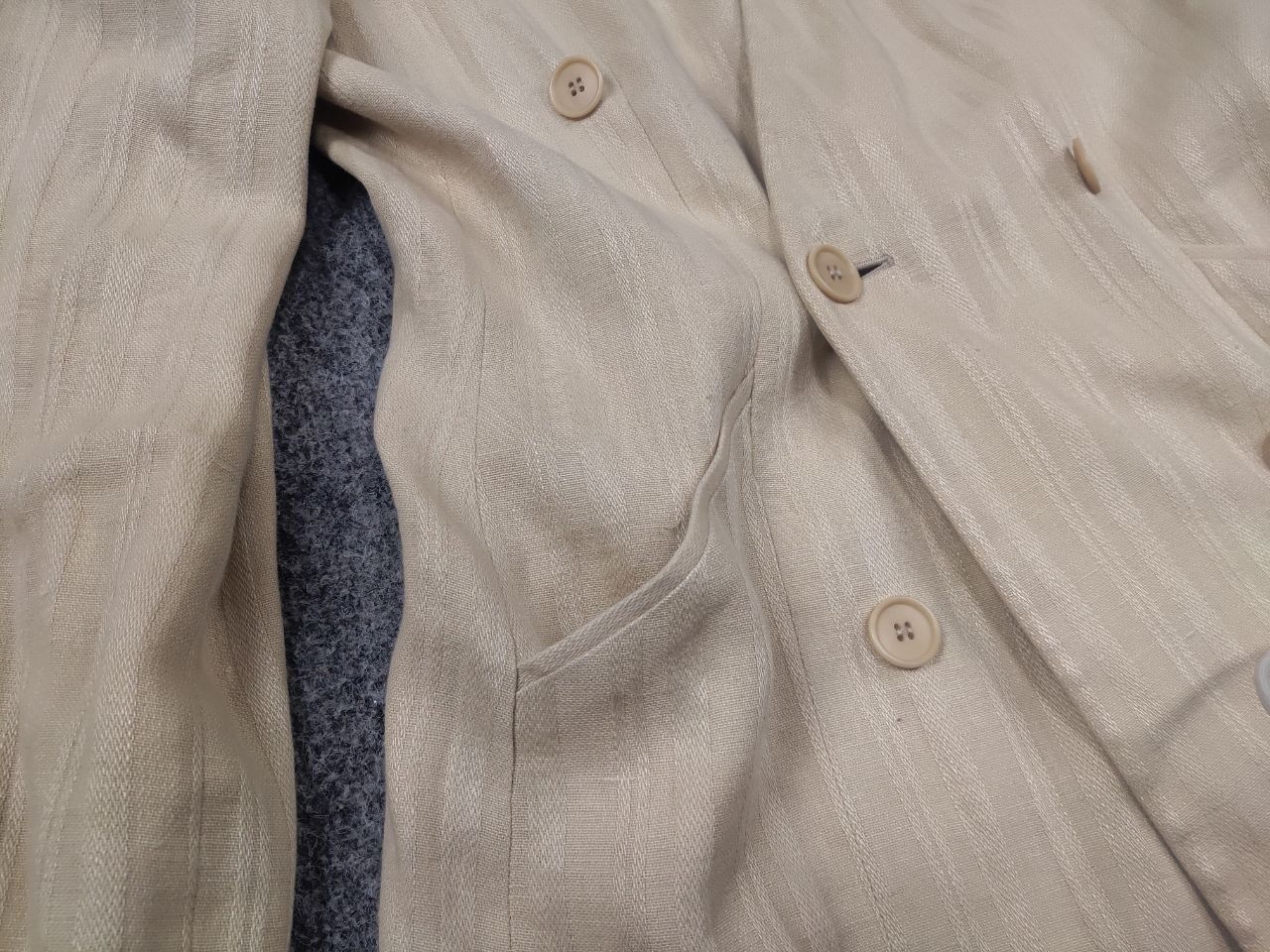 Emporio Armani Vintage Emporio Armani Linen Beige and V-neck Blazed Jacket Size M / US 6-8 / IT 42-44 - 10 Thumbnail