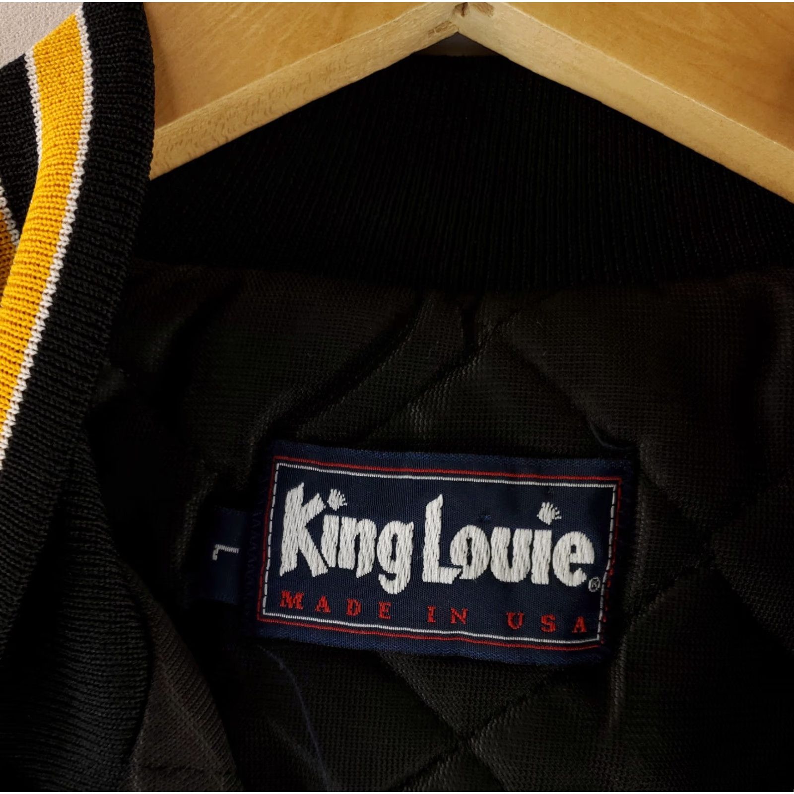 Vintage VINTAGE King Louie Bomber Jacket Local 19 Airline Division 90s Mens L Black Nylon Jacket Crew Size US L / EU 52-54 / 3 - 3 Thumbnail