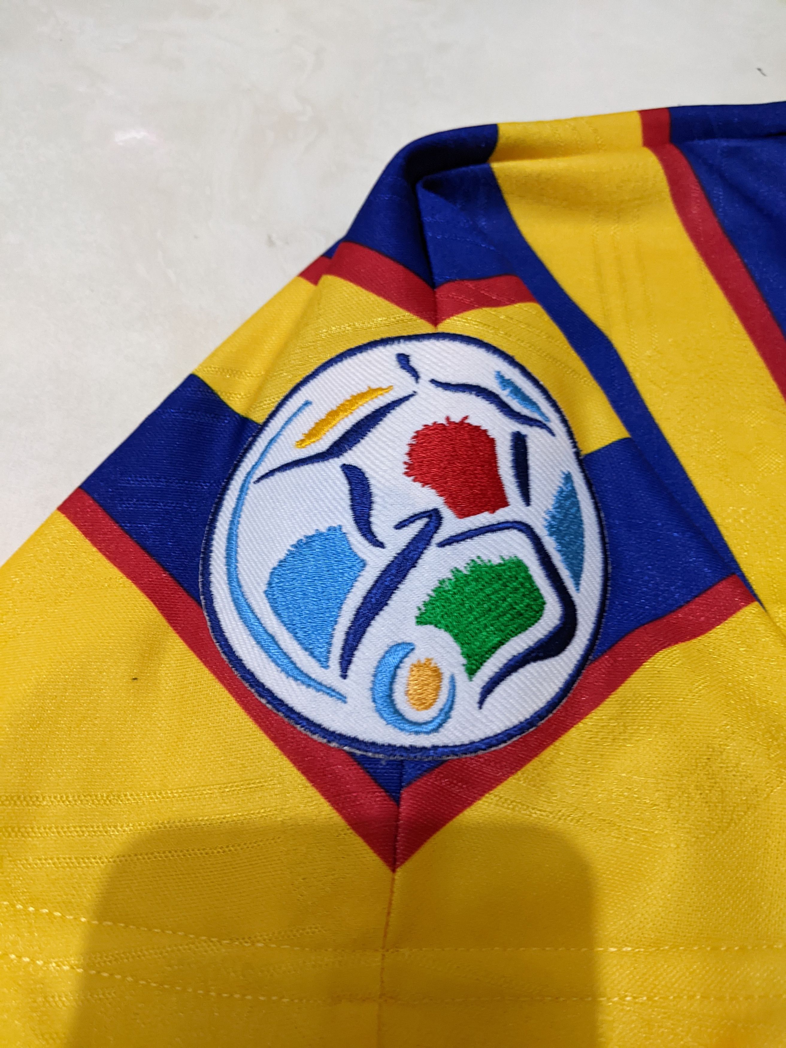 Vintage Rumania euro 1996 home Hagi Jersey football shirt Size US L / EU 52-54 / 3 - 5 Thumbnail