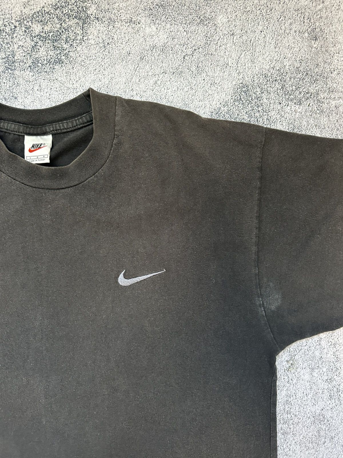 Nike Vintage Nike T-shirt Gray Swoosh Logo Size US L / EU 52-54 / 3 - 6 Thumbnail