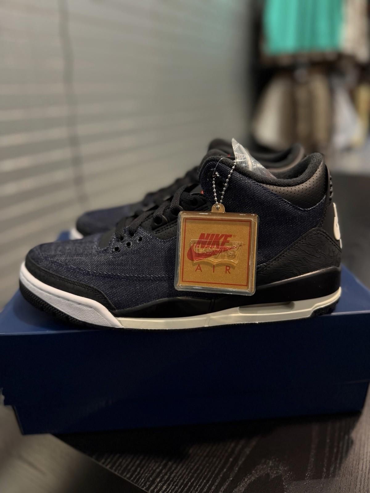 Jordan Brand Levi's x Air Jordan 3 Retro Men's (10.5) Indigo Denim NEW Size US 10.5 / EU 43-44 - 1 Thumbnail