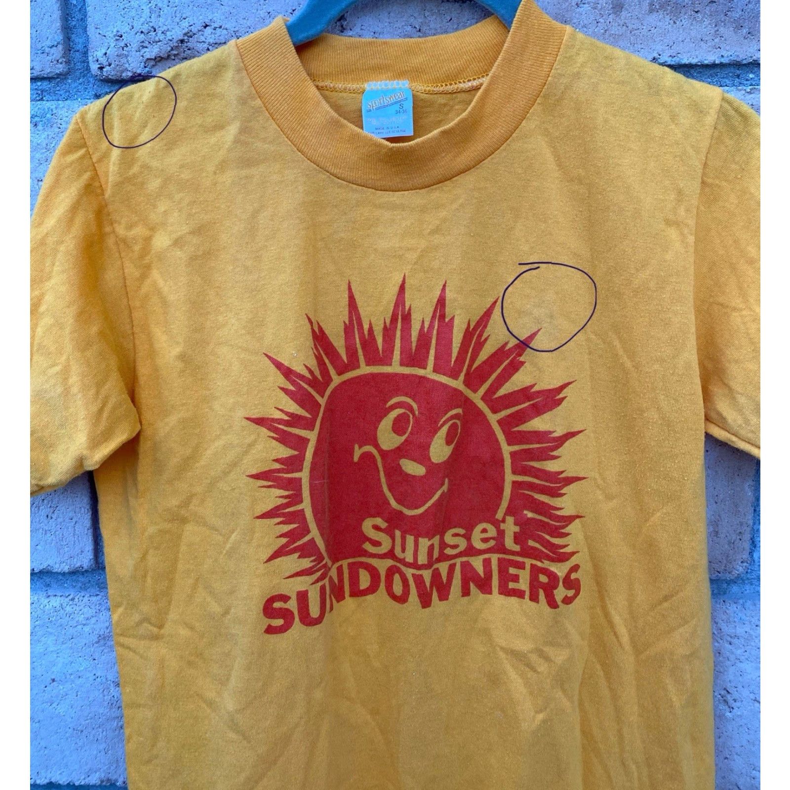 Vintage VINTAGE Sportswear T-Shirt Short Sleeve Men S Yellow USA Graphic Print 1980s Sunset Sundowners Small Size US S / EU 44-46 / 1 - 4 Thumbnail