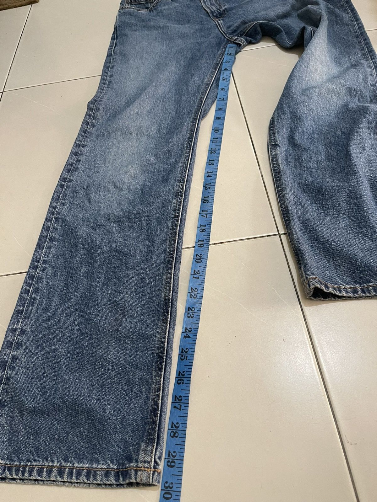 Uniqlo Uniqlo Distressed Washed Blue Straight Fit Jeans Size US 26 / EU 42 - 13 Thumbnail