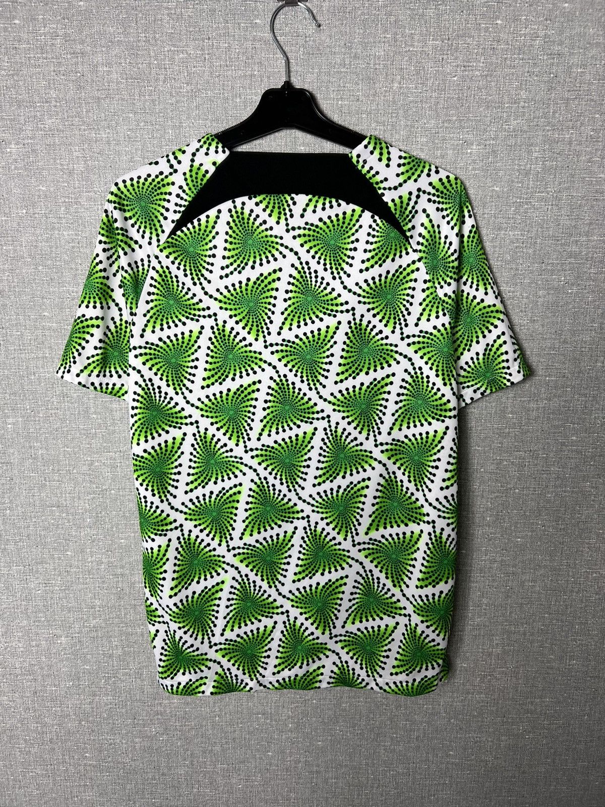 Nike 2022/23 Nike Nigeria National Football Team Pre Match Jersey Size US M / EU 48-50 / 2 - 8 Thumbnail