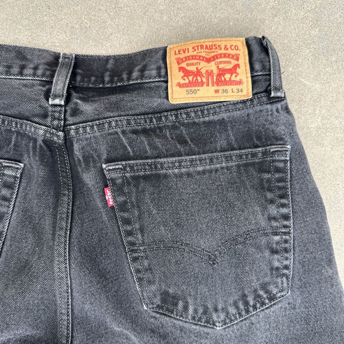 Levi's VINTAGE Levis 550 Jeans 33” Black Tapered Relaxed Denim USA Size US 33 - 7 Thumbnail