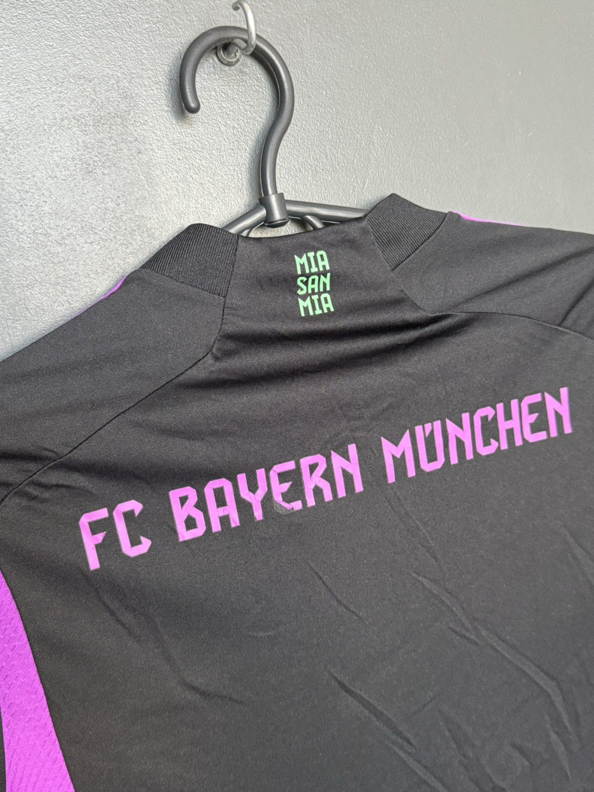 Adidas KIDS New Bayern Munchen 23/24 Away Football Jersey Size US XS / EU 42 / 0 - 4 Thumbnail