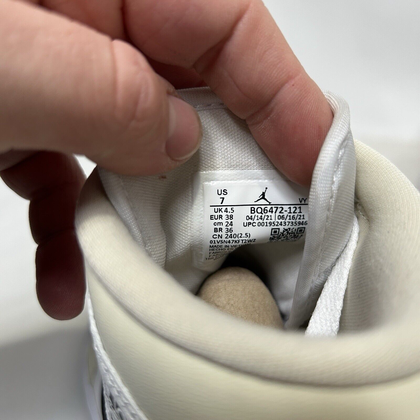 Jordan Brand Nike Air Jordan 1 Mid Retro WMNS “Coconut Milk” 2024 Size US 7 / IT 37 - 6 Thumbnail