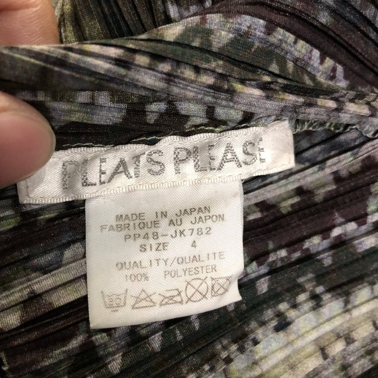 Pleats Please Issey Miyake Issey Miyake Pleats please asymmetrical vneck long sleeves Size L / US 10 / IT 46 - 6 Thumbnail