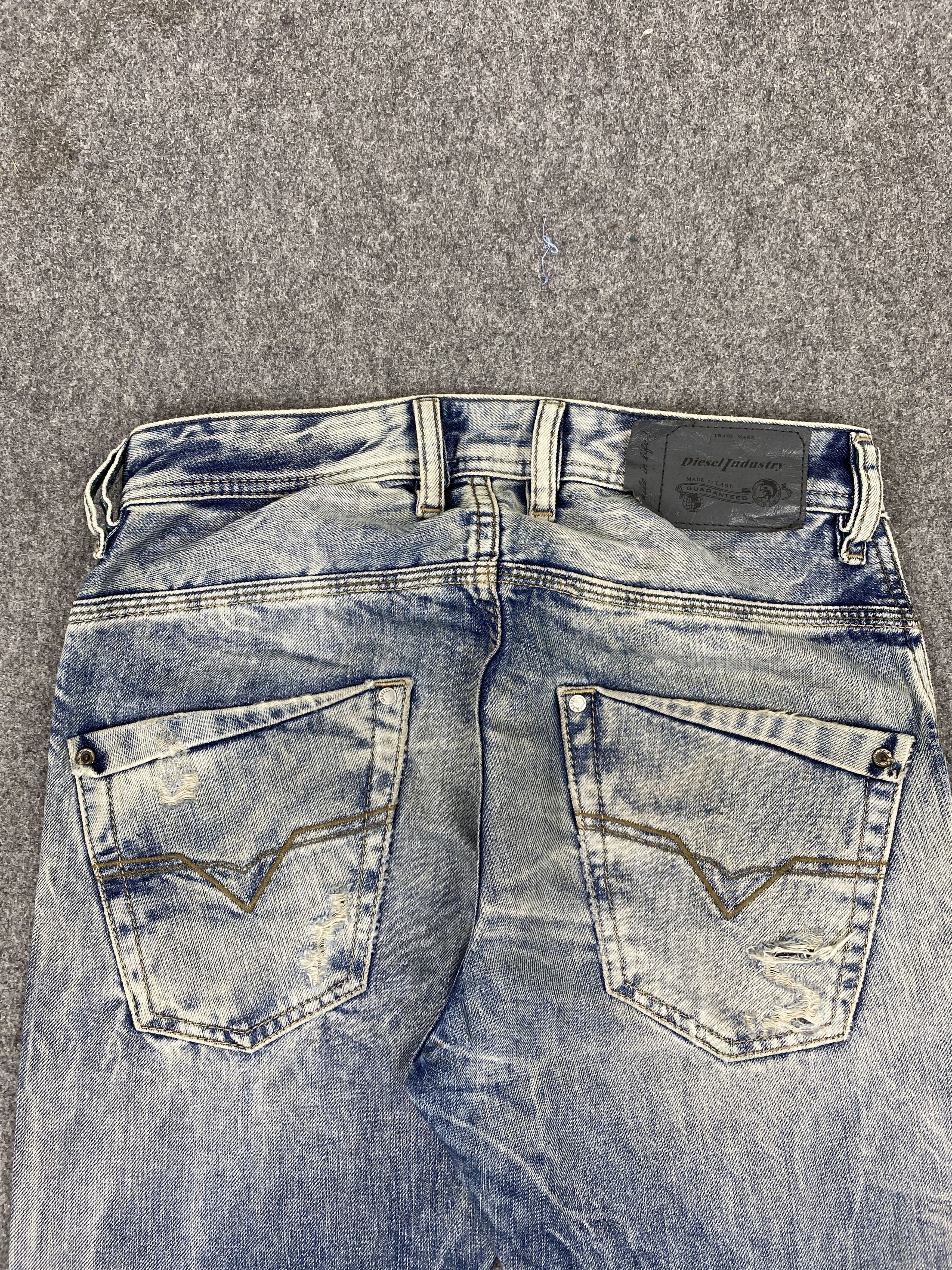 Diesel × Vintage Vintage Diesel Distressed Light Washed Slim Fit Jeans Size US 28 / EU 44 - 4 Thumbnail