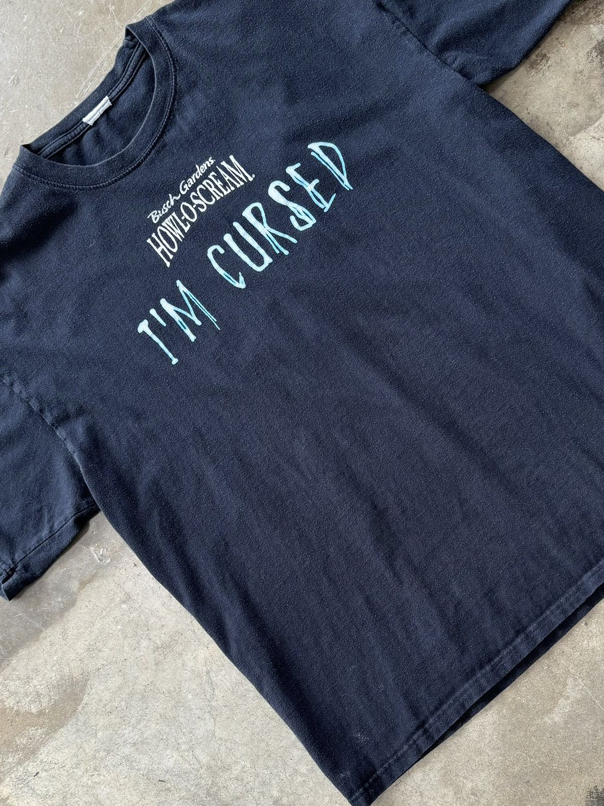 Vintage Vintage Busch Gardens Howl O Scream Cursed Tee Large Size US L / EU 52-54 / 3 - 1 Thumbnail