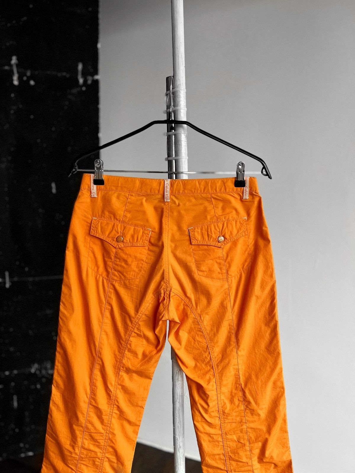 Calvin Klein × Designer Calvin Klein Jeans CK Wmns Orange Straight Lightweight Pants Size 28" / US 6 / IT 42 - 4 Thumbnail