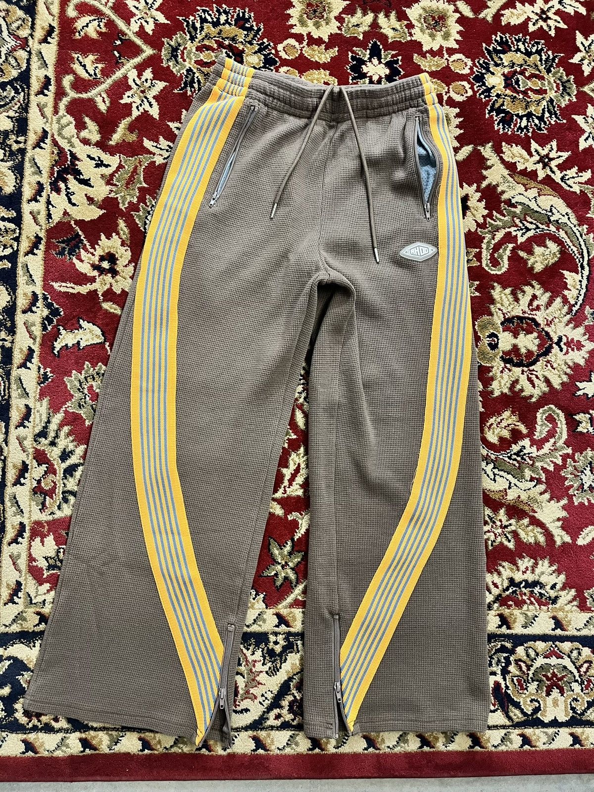 HMDD × The GV Gallery Happy Memories Don't Die/ Raspberry Hills Sweats (Cinnamon) Size US 31 - 1 Preview