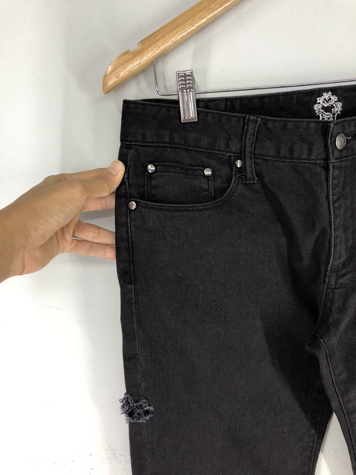 Japanese Brand Japanese Brand Root Three Distressed Black Jeans Size US 31 - 6 Thumbnail