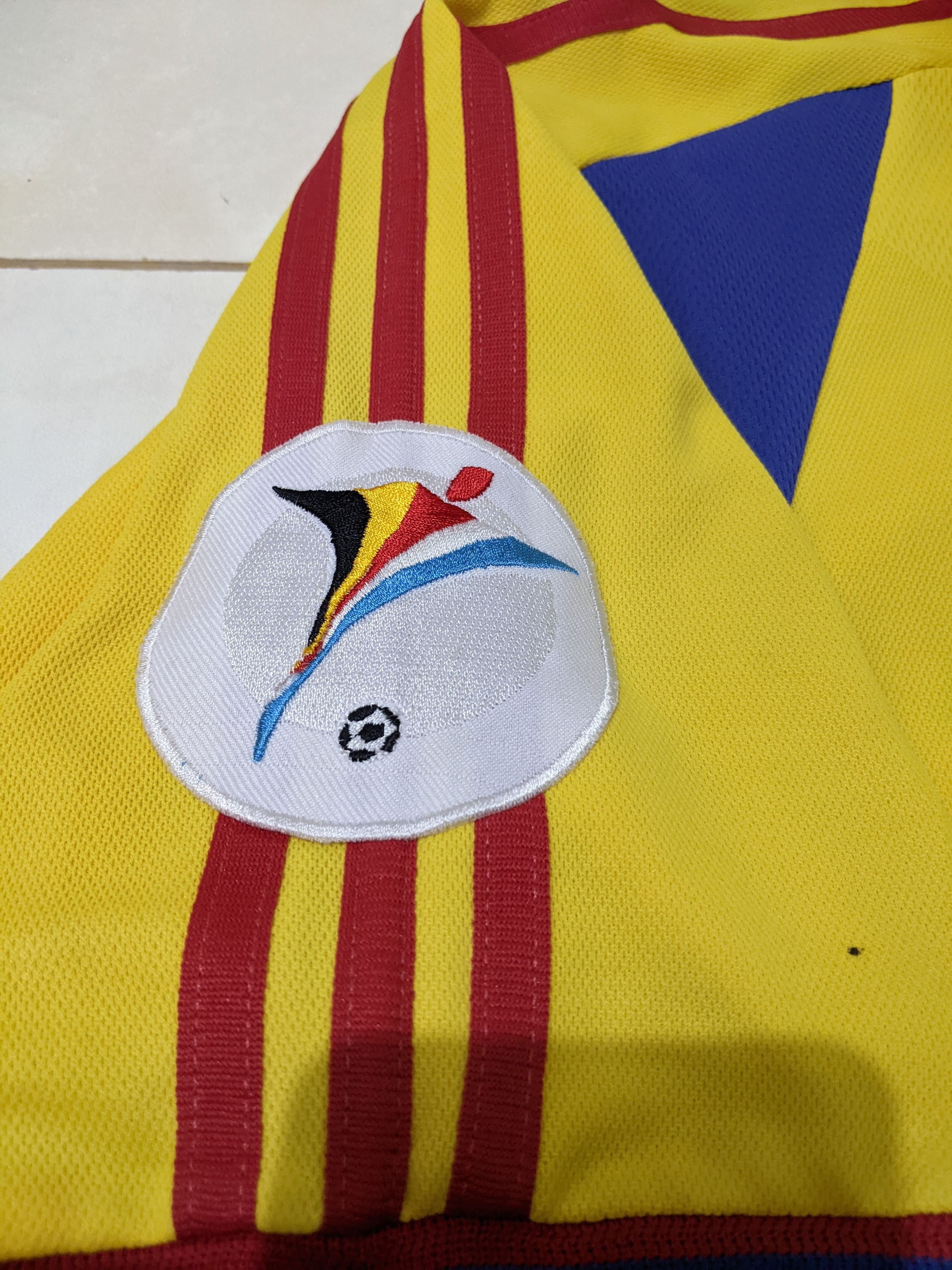 Adidas Rumania euro 2000 home Hagi Jersey football shirt Size US L / EU 52-54 / 3 - 7 Thumbnail