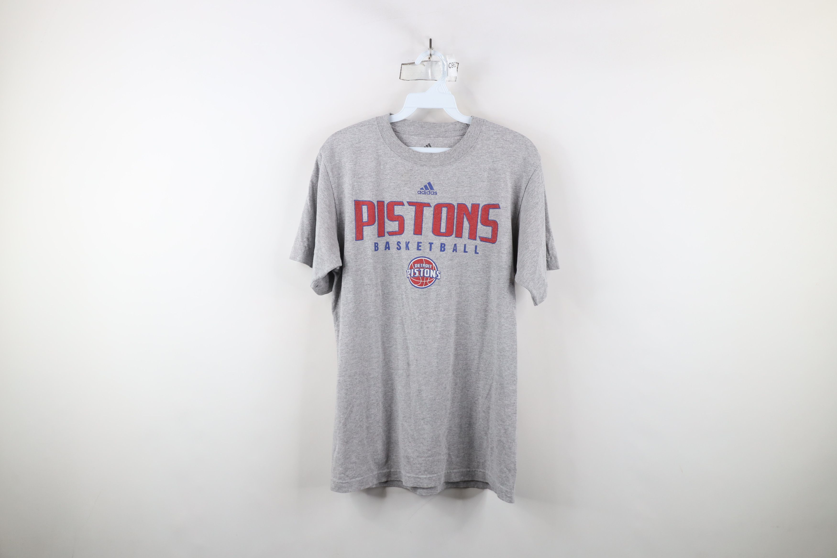 Adidas × Vintage Vintage Adidas Spell Out Detroit Pistons Basketball T-Shirt Size US M / EU 48-50 / 2 - 1 Thumbnail