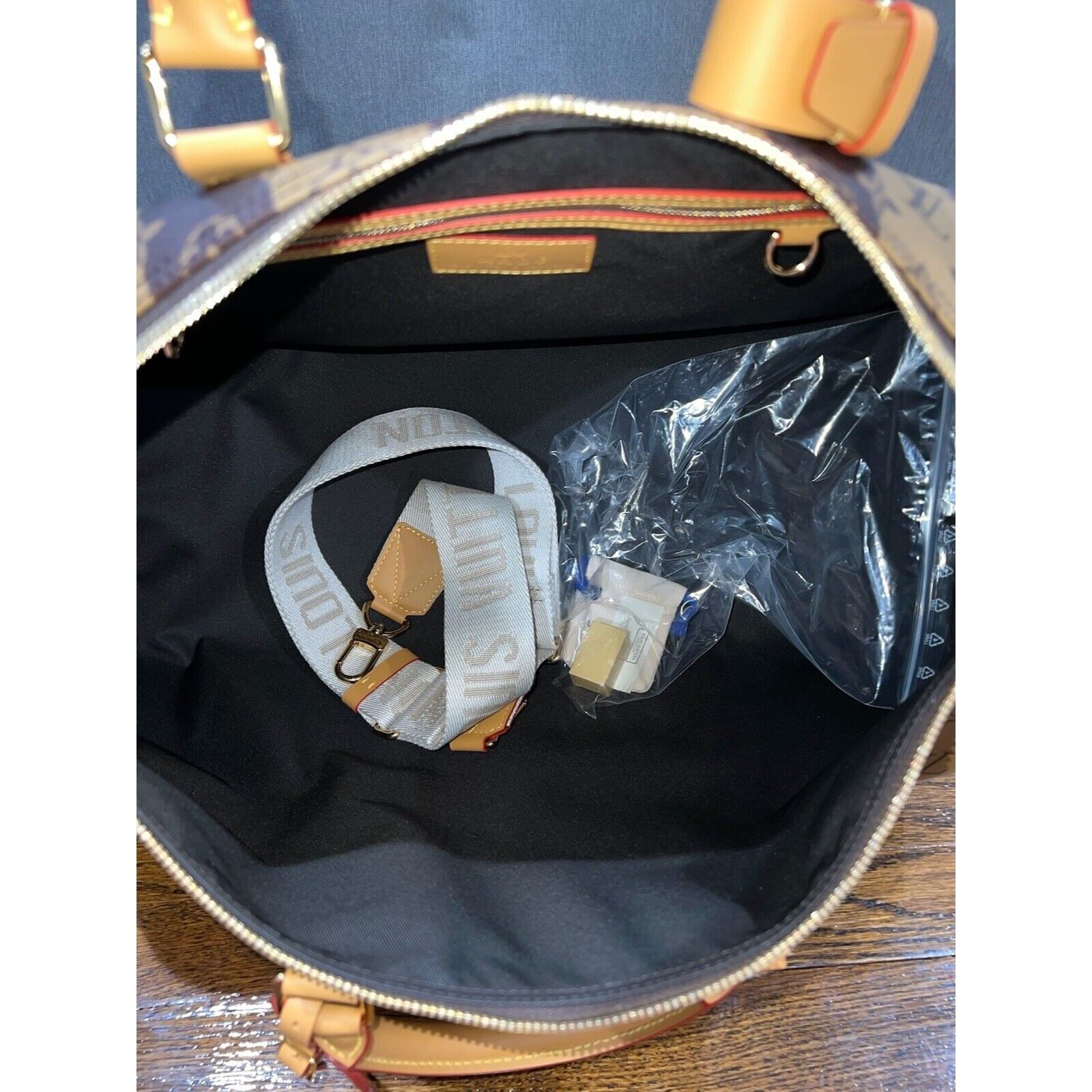 Louis Vuitton Louis Vuitton Keepall Bandouliere Monogram Heart Travel Bag Size ONE SIZE - 11 Thumbnail