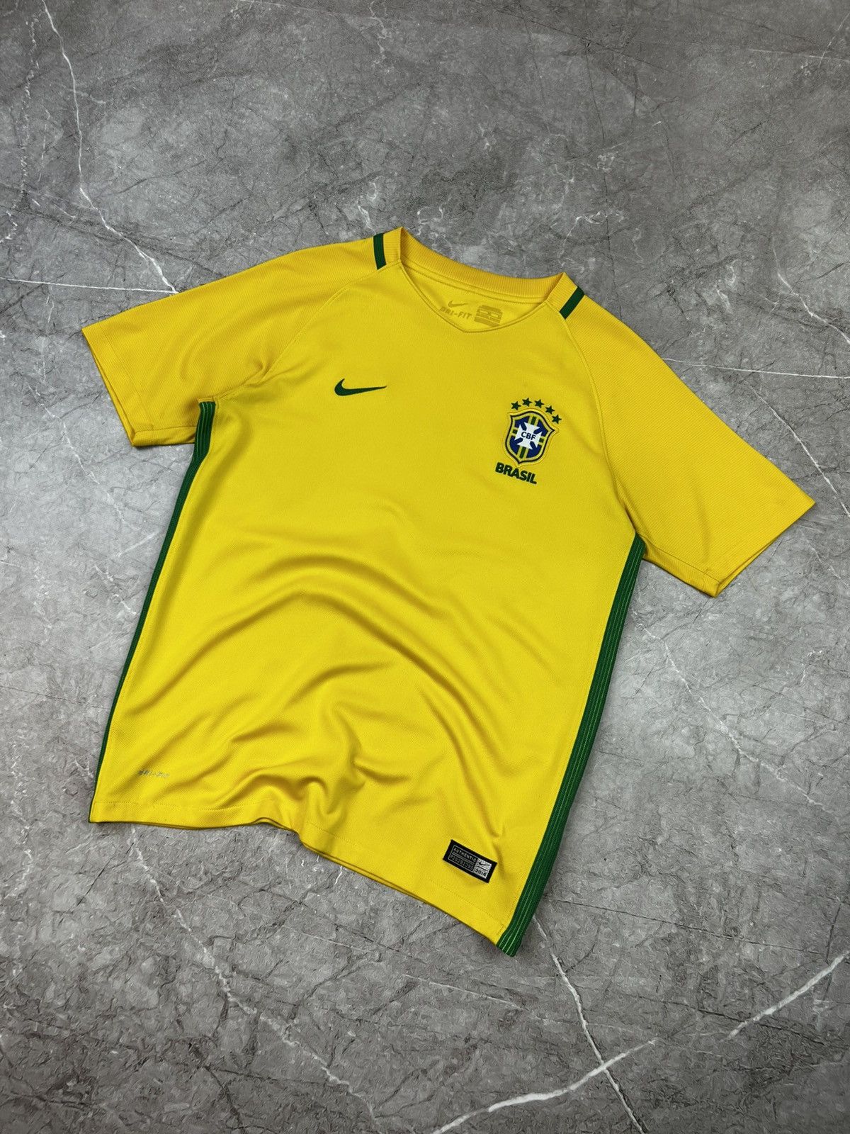 Nike Vintage Nike Brazil Jersey Football Soccer Y2k Blockcore S Size US S / EU 44-46 / 1 - 3 Thumbnail