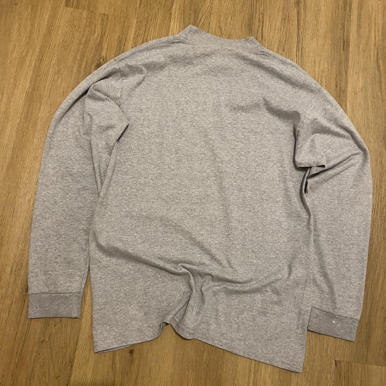 Nike 2000s Grey Nike vintage sweatshirt with a small mark Size US M / EU 48-50 / 2 - 3 Thumbnail