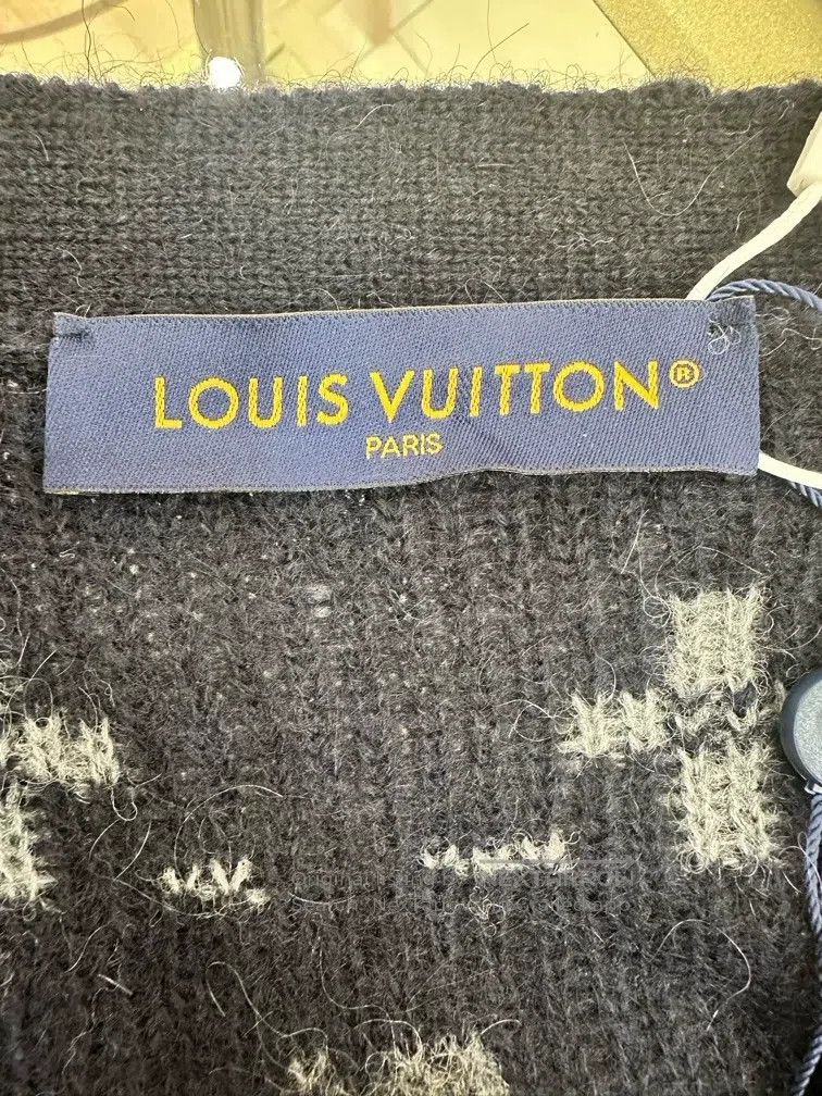 Louis Vuitton Louis Vuitton SS 26 Holiday Collection Monogram Mohair V-N Size US M / EU 48-50 / 2 - 3 Thumbnail