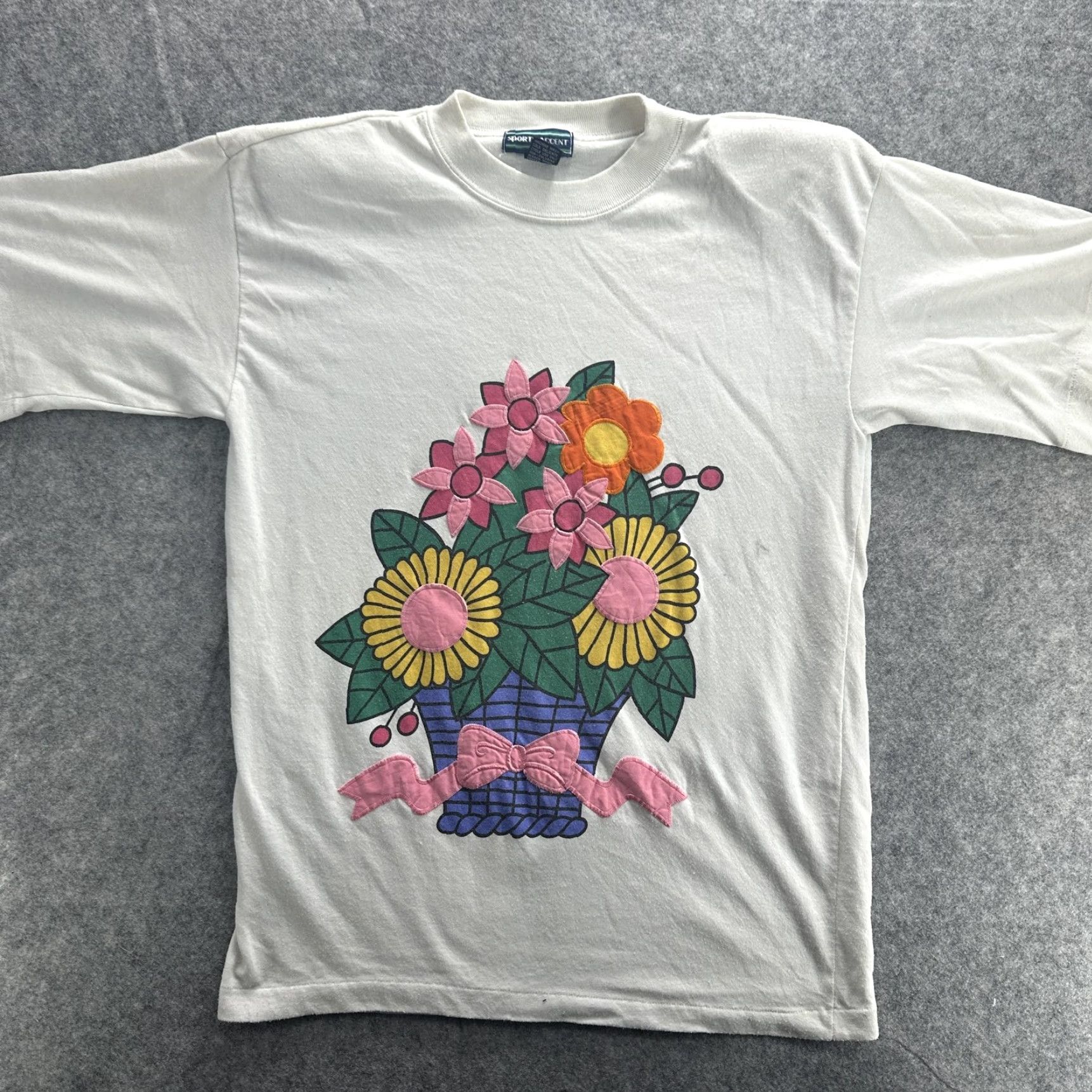 Vintage VINTAGE Sports Accent Shirt Womens Small White Floral Quilt Applique 90s Tee Shoulder Size S / US 4 / IT 40 - 2 Thumbnail