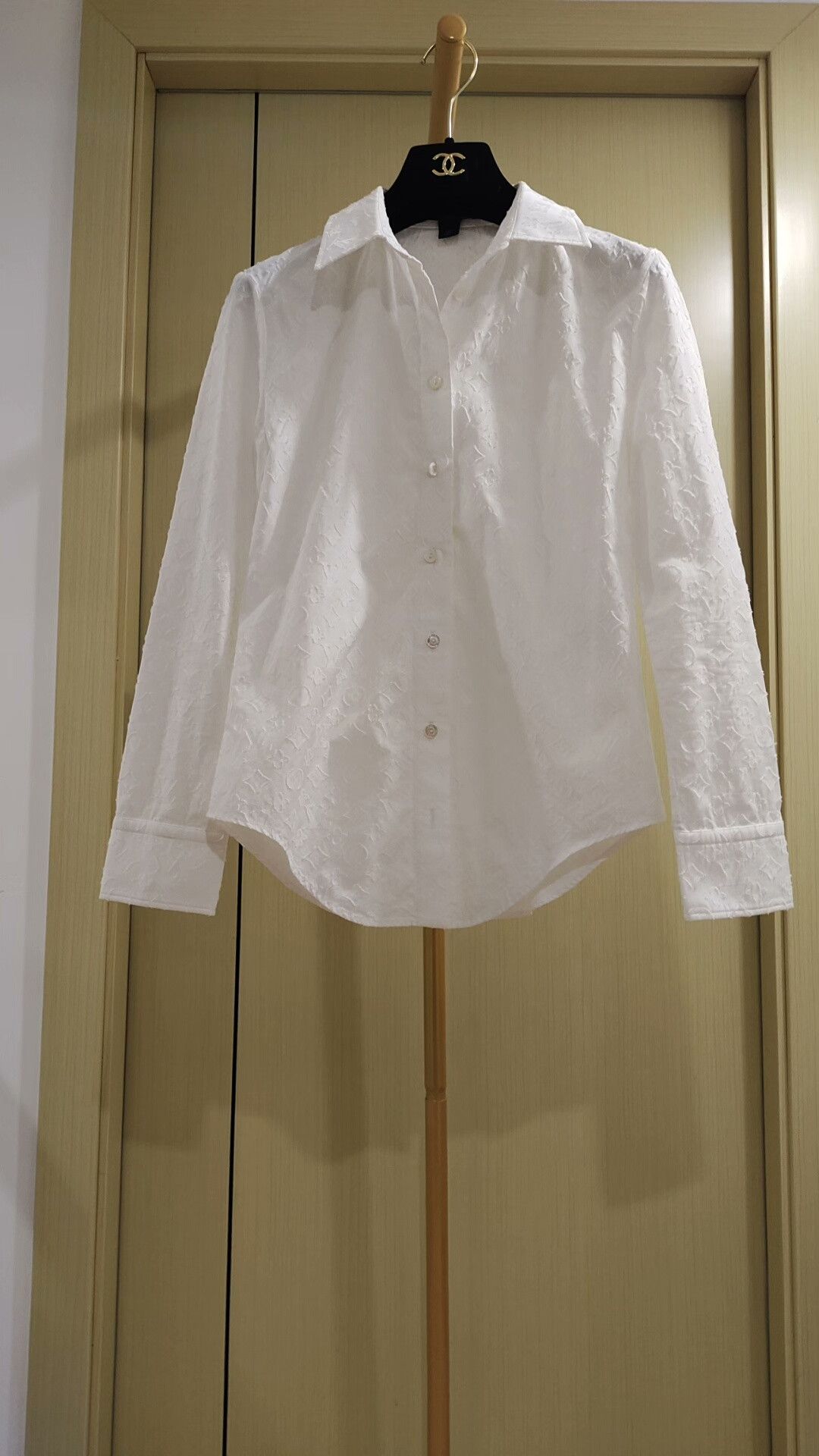 Louis Vuitton Louis Vuitton White Monogram Shirt Size US M / EU 48-50 / 2 - 1 Thumbnail