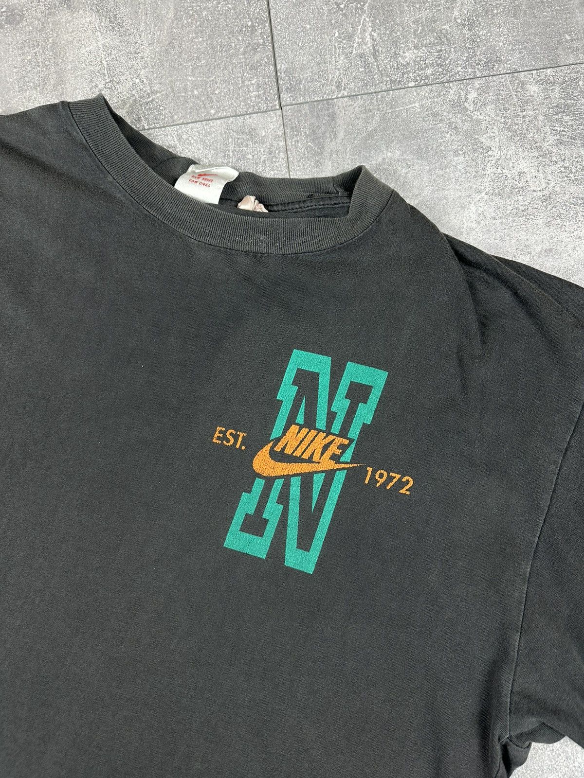 Nike Nike vintage Retro Overprint Logo Mens T-Shirt Size US XL / EU 56 / 4 - 7 Thumbnail