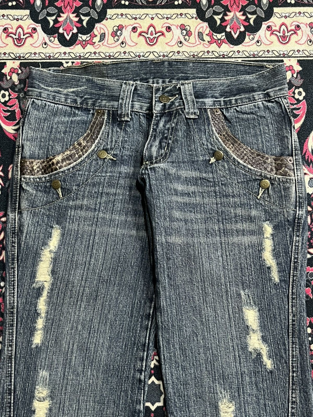 Tornado Mart Tornado Mart Python Pocket Distressed Blue Wash Flare Jeans Size 30" / US 8 / IT 44 - 4 Thumbnail