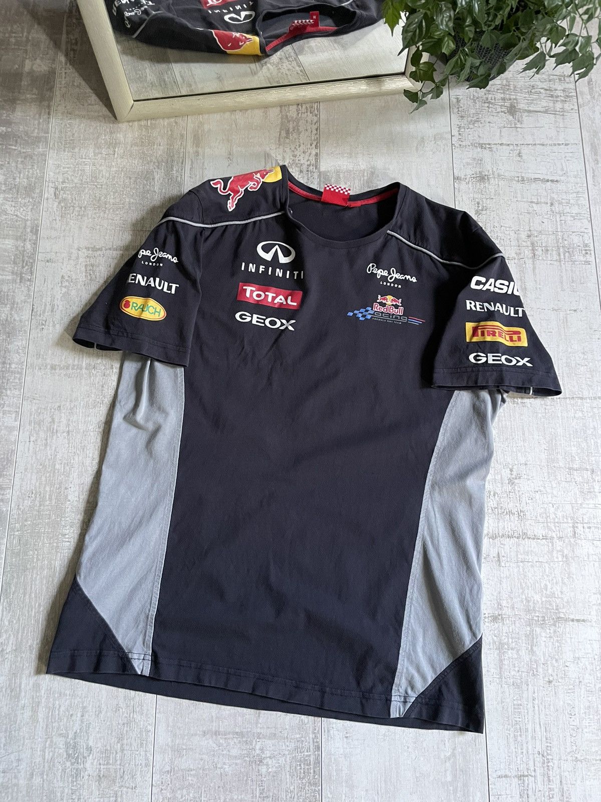 Pirelli × Red Bull Vintage Red Bull Racing Infiniti T-Shirt Pirelli Big Logo Size US M / EU 48-50 / 2 - 2 Thumbnail