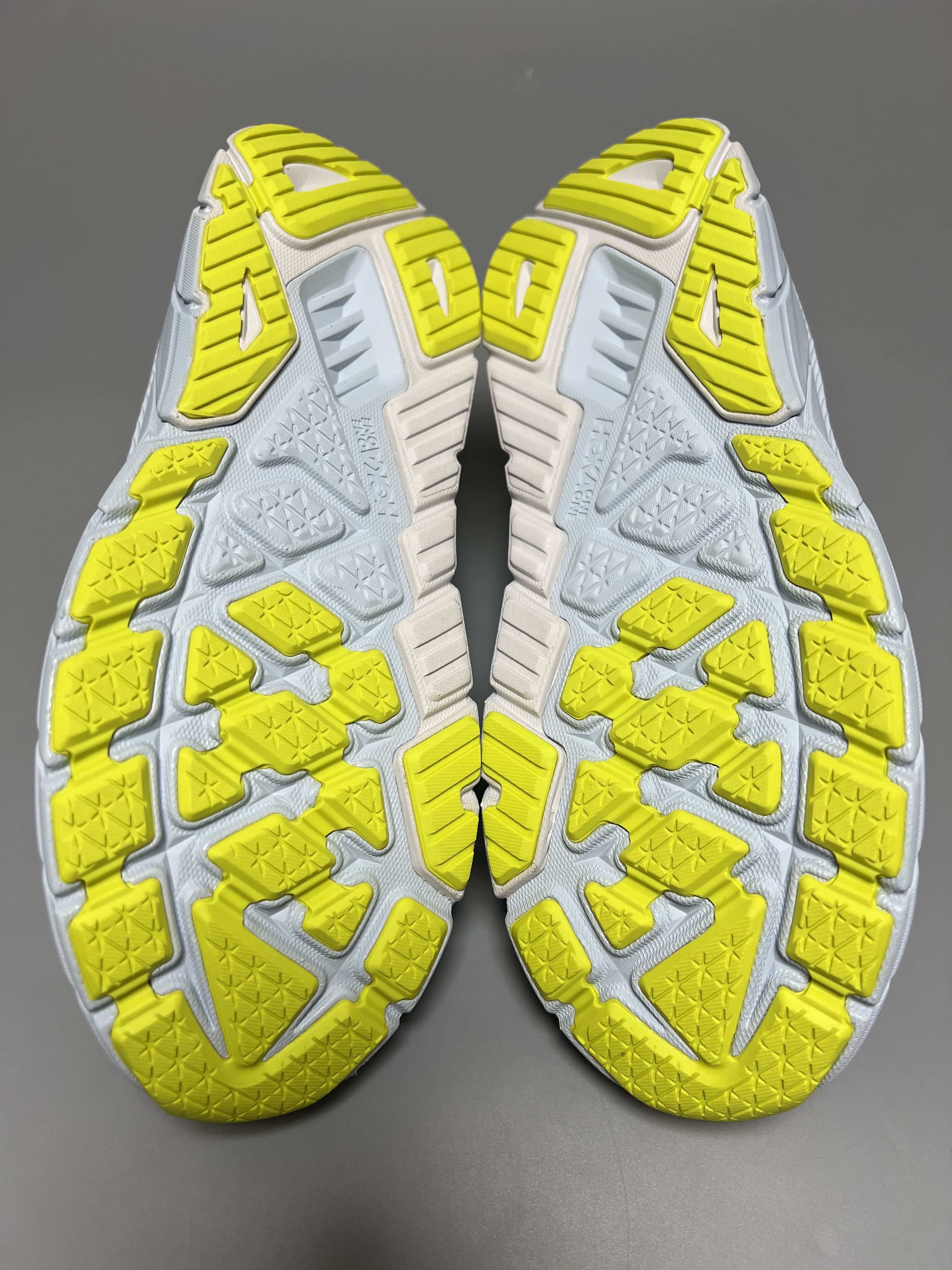 Hoka 10.5 EE Hoka One One Arahi 7 Wide Running Shoes Walking Gym Size US 10.5 / EU 43-44 - 14 Thumbnail