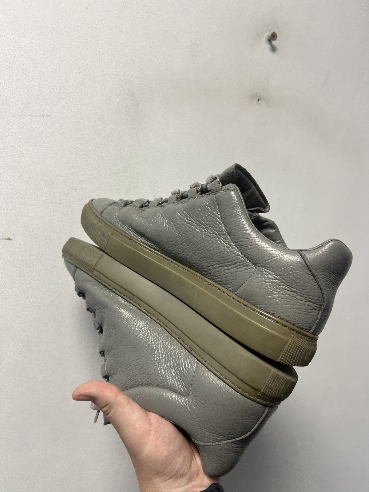 Balenciaga Balenciaga Arena Leather Low Top Sneakers Gray Size 42 Size US 9 / EU 42 - 13 Thumbnail