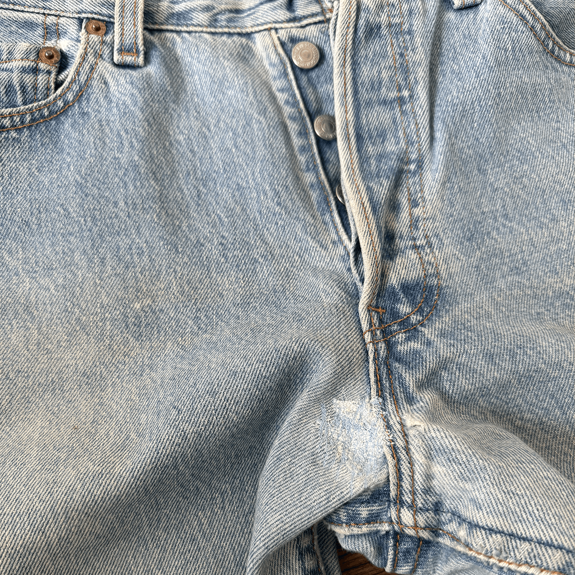 Levi's Light Wash Levi's 501 Made in USA 31x32.5 Size US 31 - 3 Thumbnail