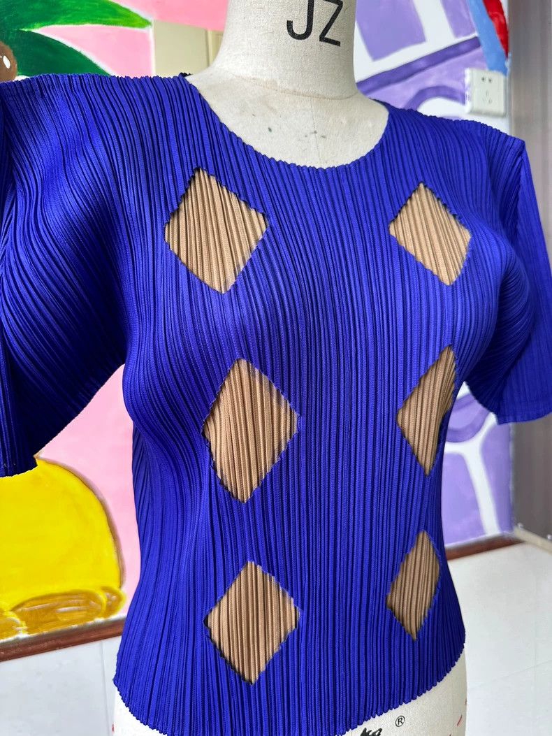 Issey Miyake Issey Miyake A hollowed-out blue-purple top Size XL / US 12-14 / IT 48-50 - 2 Thumbnail