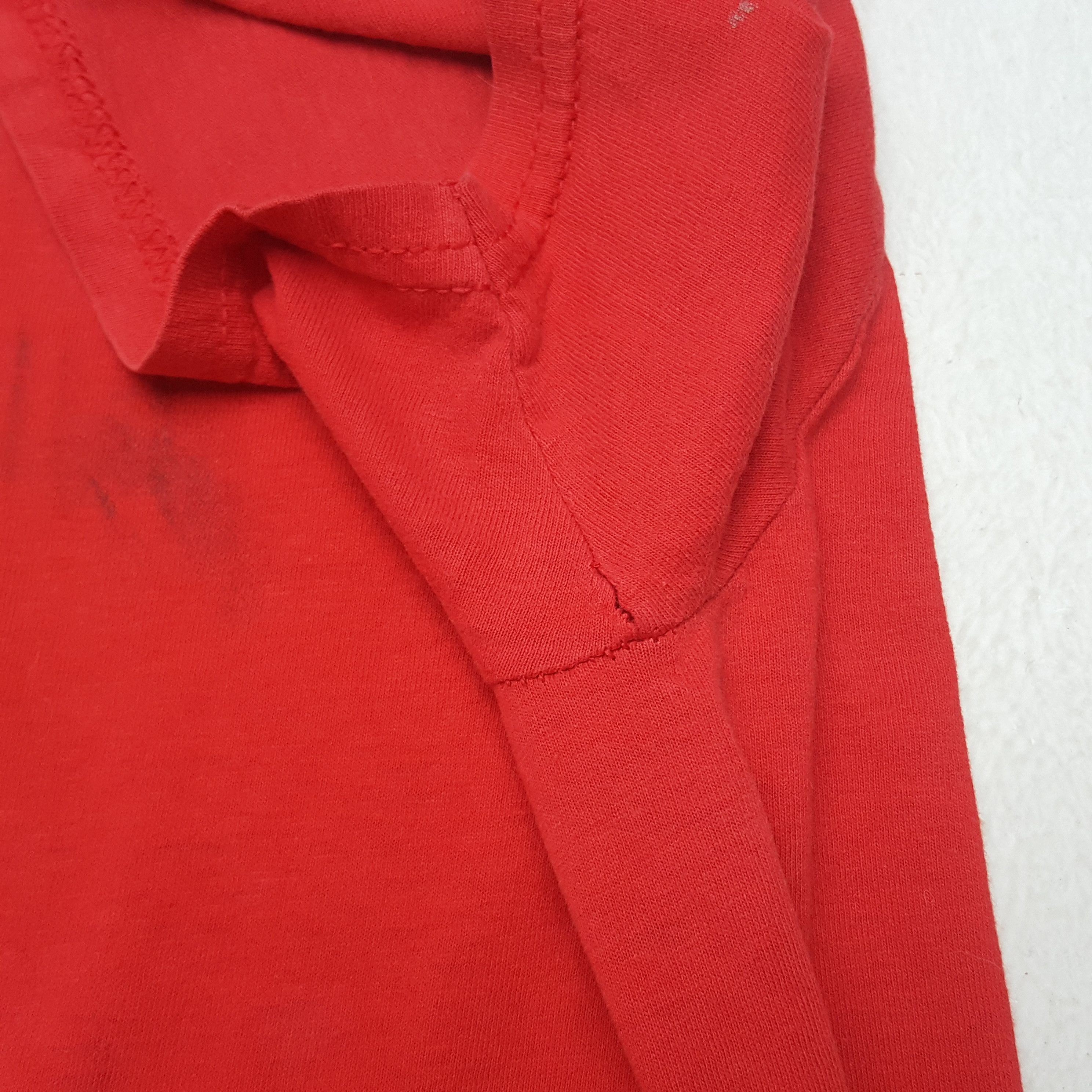 Vintage Vintage Red Taylor Swift American Singer Songwriter Tshirt Size US L / EU 52-54 / 3 - 5 Thumbnail