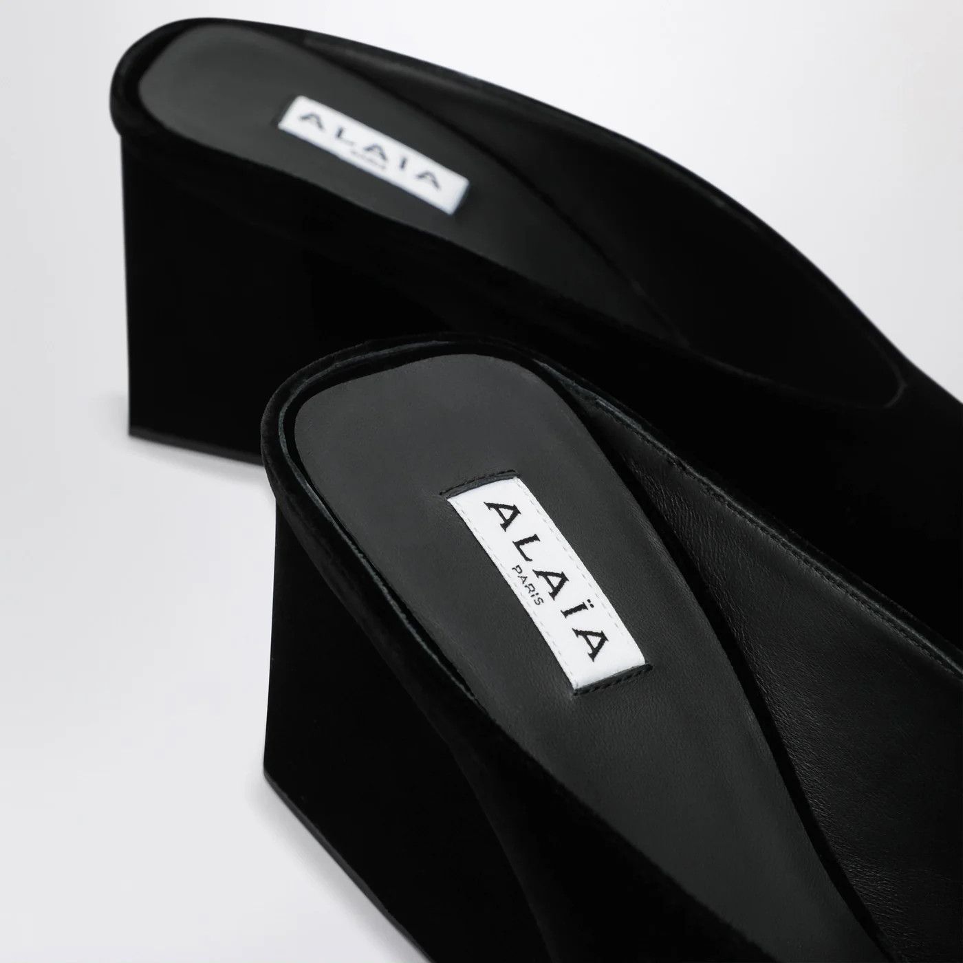 Alaia o1d2blof0426 Velvet Cube-Heeled Mules in Black Size US 11 / IT 41 - 5 Thumbnail