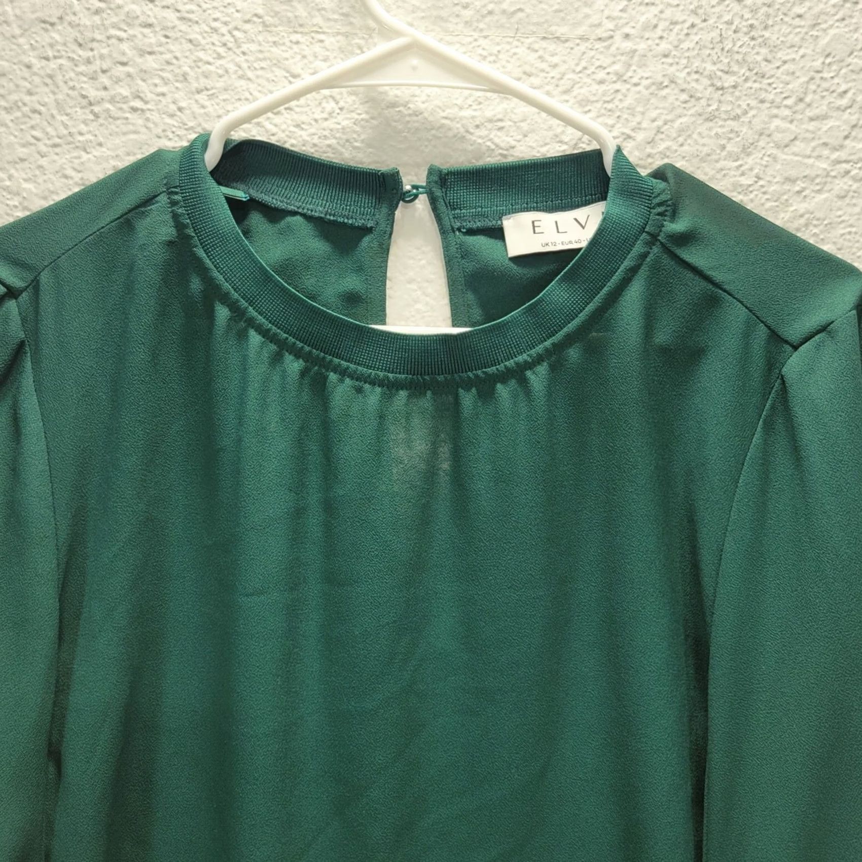 Vintage ELVI Blouse Womens Size 8 Green Open Back Long Bishop Sleeve Polyester VINTAGE Size M / US 6-8 / IT 42-44 - 5 Thumbnail