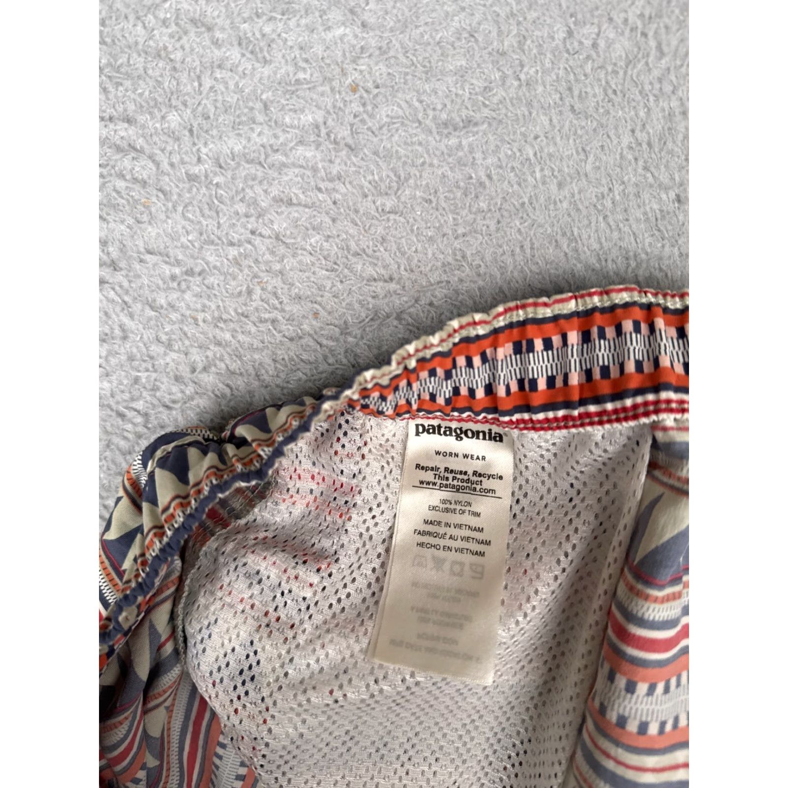 Patagonia Patagonia Shorts Womens Large Red Beige Baggies 2.5" Lined Southwest Pattern - Cotton Blend Nylon | 34" Waist | Activewear, Travel, Casual | Womens Size 36" / US 14 / IT 50 - 7 Thumbnail