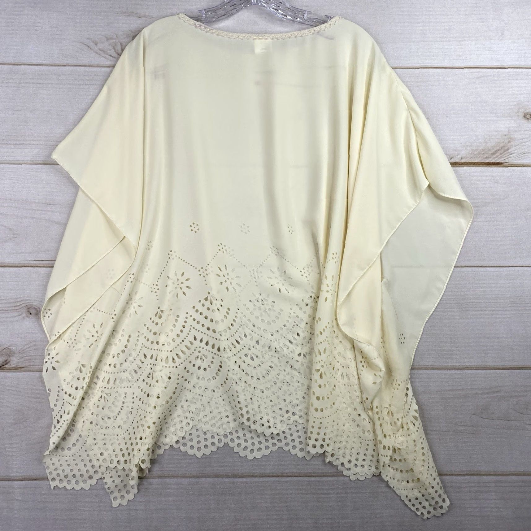 Vintage Do Everything in Love Womens Poncho Top OS Ivory Cut Out Detail Pullover Boho Size ONE SIZE - 4 Thumbnail
