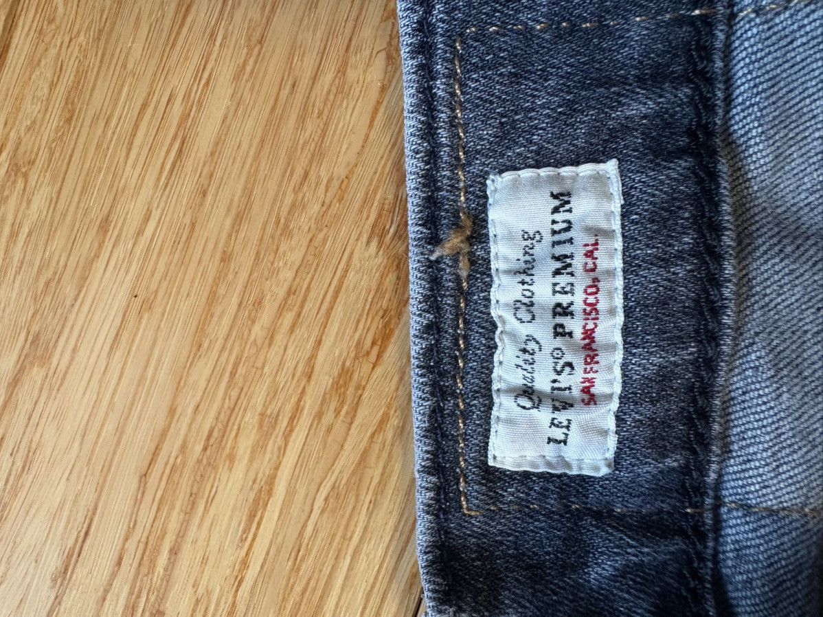 Levi's Levis black logo distressed Jeans 31x32 Size US 31 - 3 Thumbnail