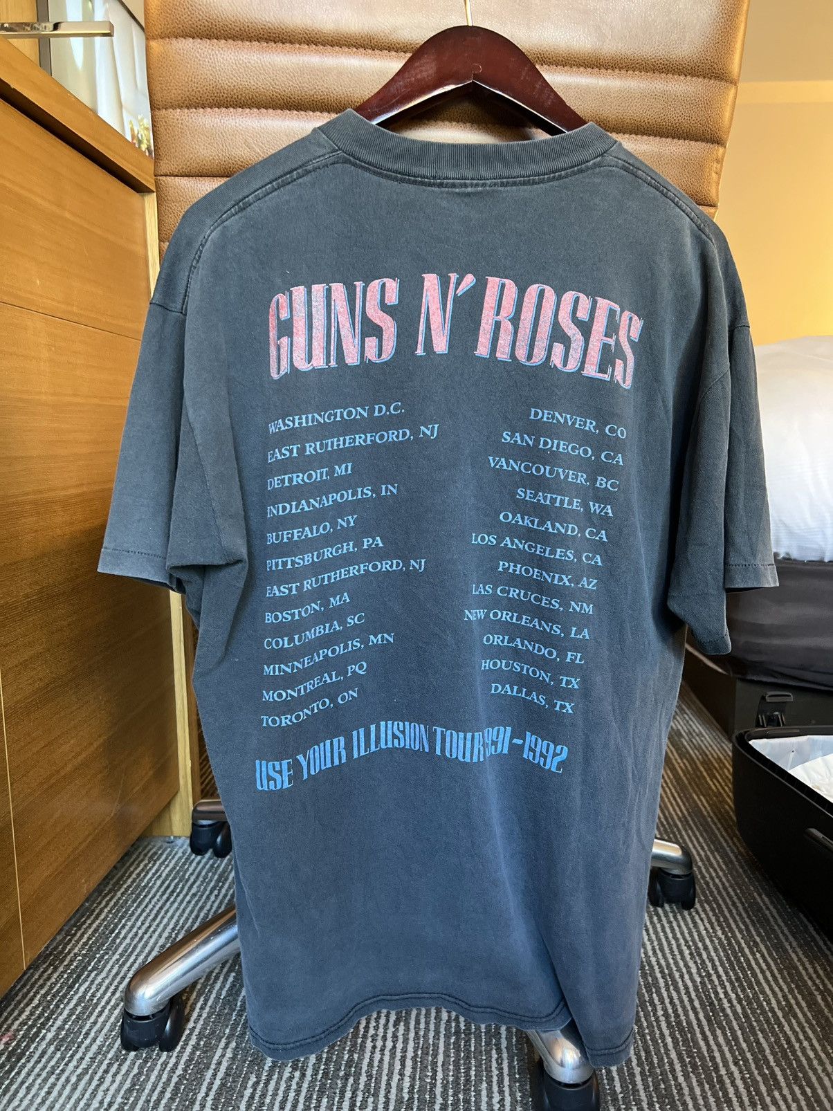 Other Guns N’ Roses 91’-92’ T-Shirt / Cities Tour Size US XL / EU 56 / 4 - 11 Thumbnail