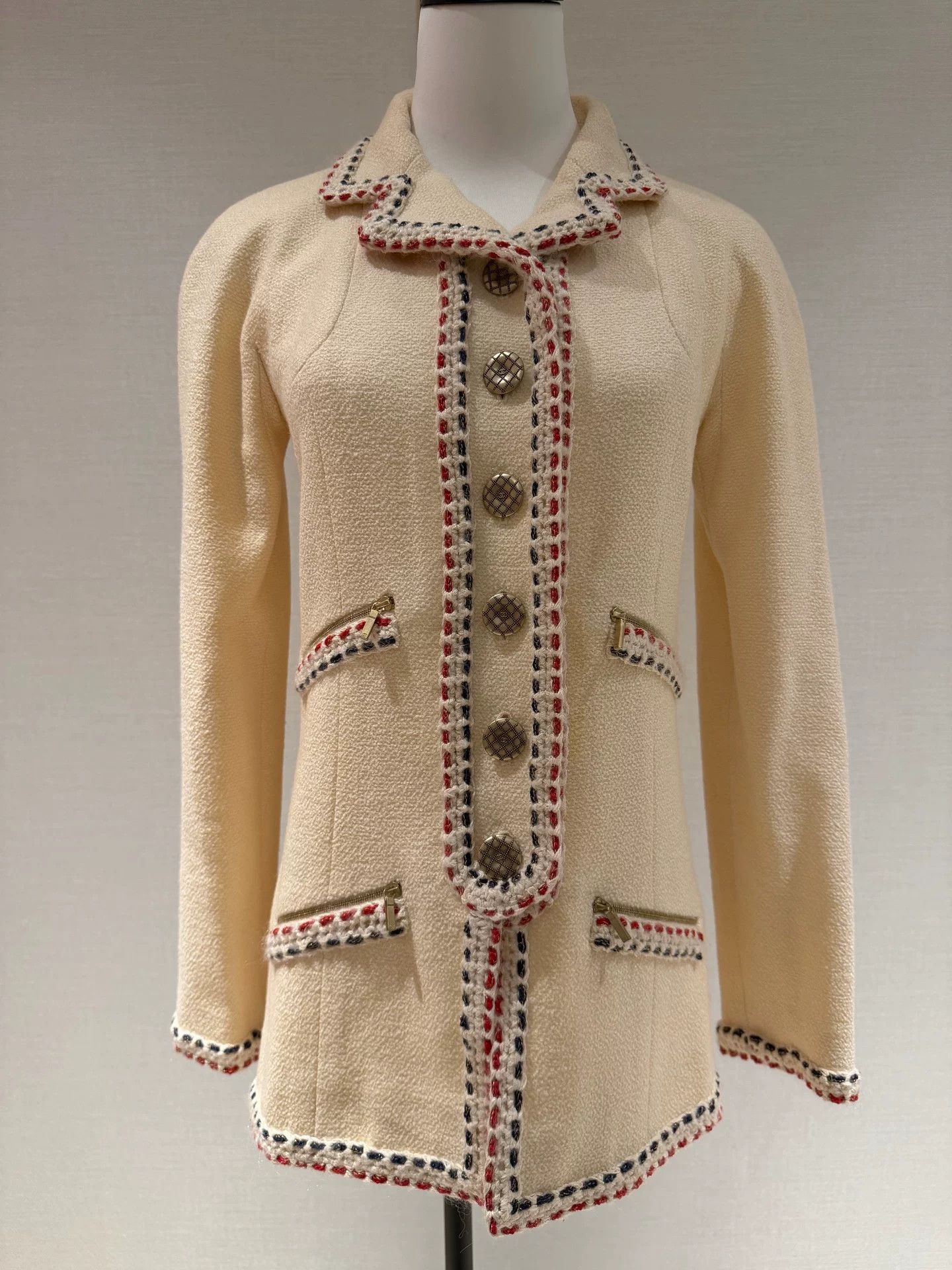 Chanel Chanel 18 Hamburg Knit Jacket Beige Red Blue Trim Size US XS / EU 42 / 0 - 1 Thumbnail