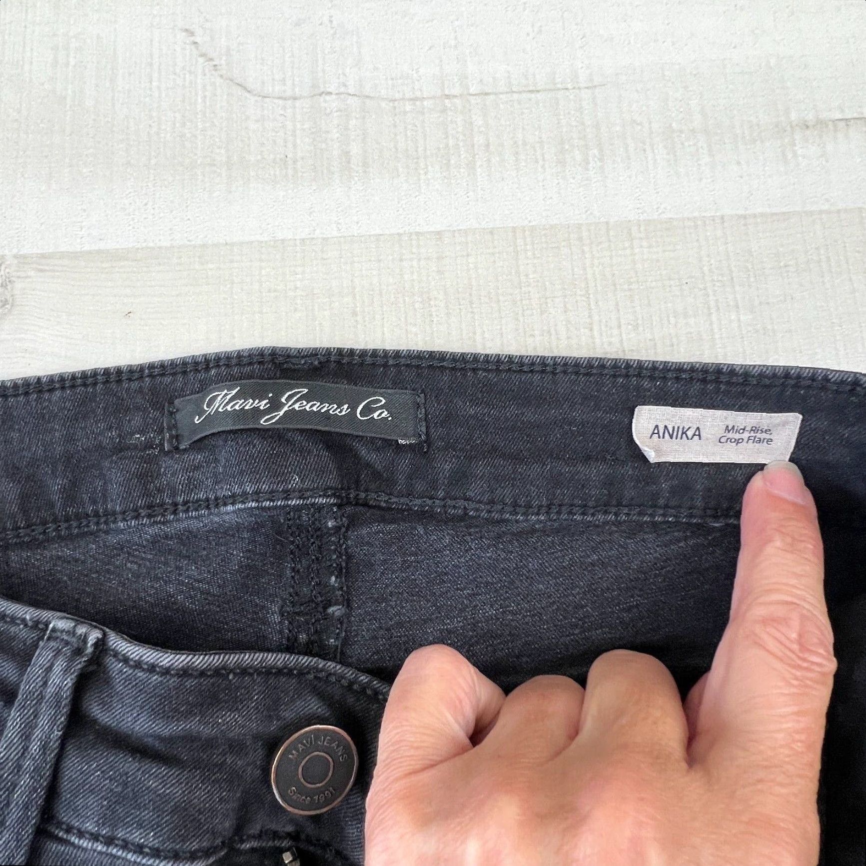 Mavi Mavi Womens Jeans 25 Anika Crop Flare Black Denim Frayed Edges Mid Rise Size 42" / US 20 - 4 Thumbnail