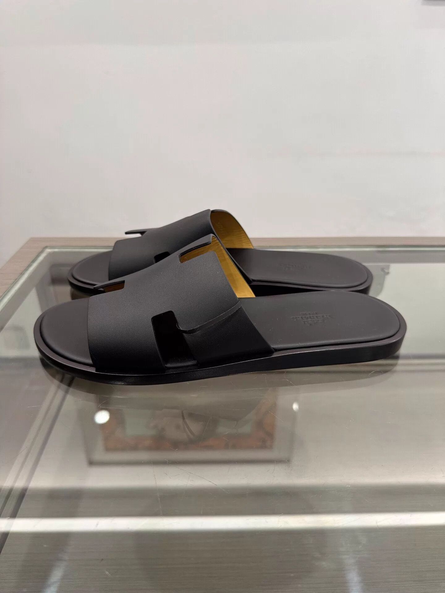 Hermes Hermes Izmir H Logo Men's Black Flip-Flops 41 Size US 8 / EU 41 - 4 Thumbnail