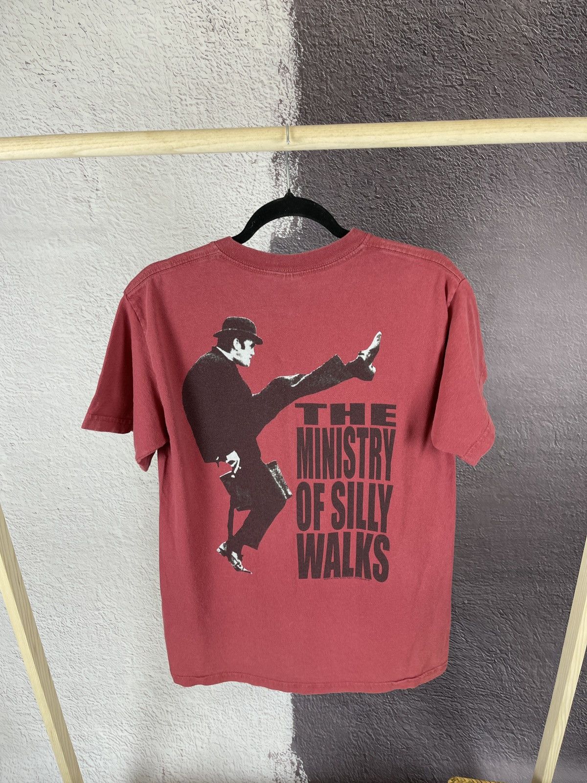 Vintage Vintage 2001 THE MINISTRY OF SILLY WALKS comedy tv show Size US M / EU 48-50 / 2 - 2 Thumbnail
