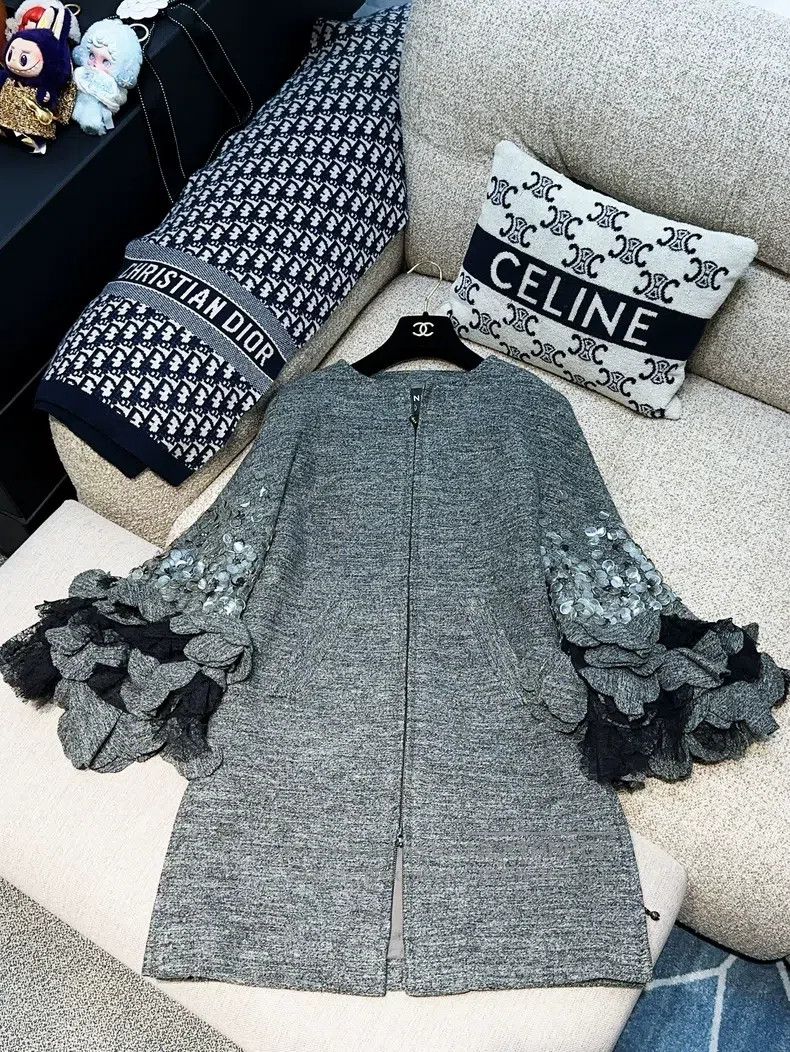 Chanel Chanel Heavy industry stud bead lace petal cuff long-sleev Size XXS / US 00 / IT 34 - 1 Thumbnail